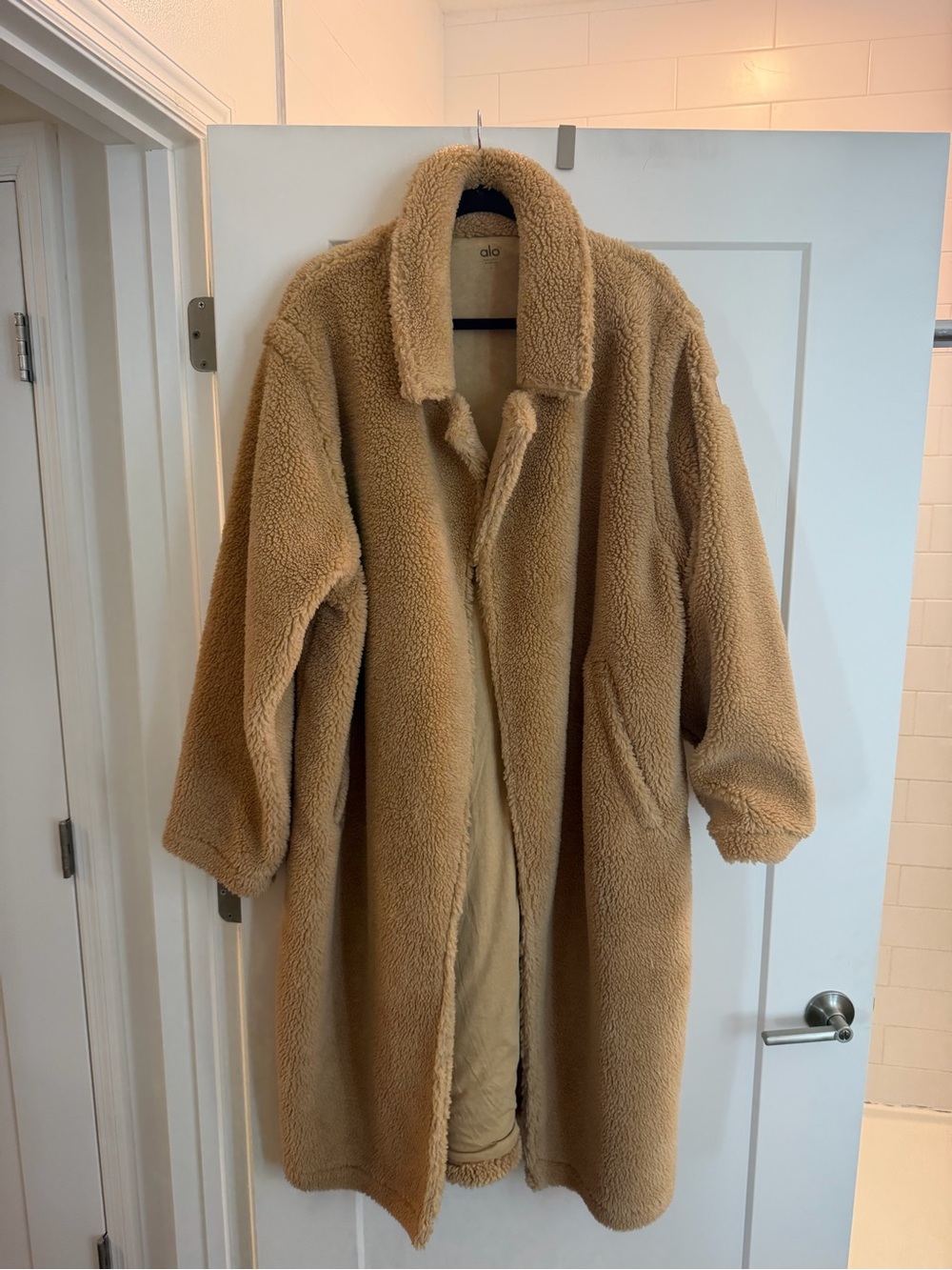 ALO Yoga Men's Long Teddy Sherpa Coat in Camel